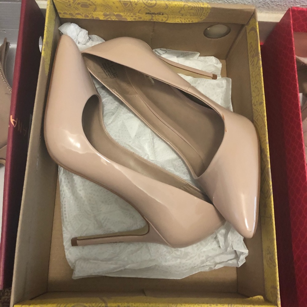 Nude pump
